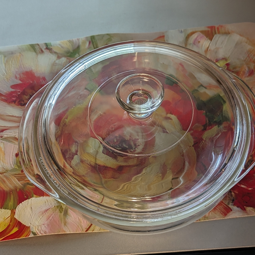 Vintage Pyrex Casserole Dish - Picture 2 of 4